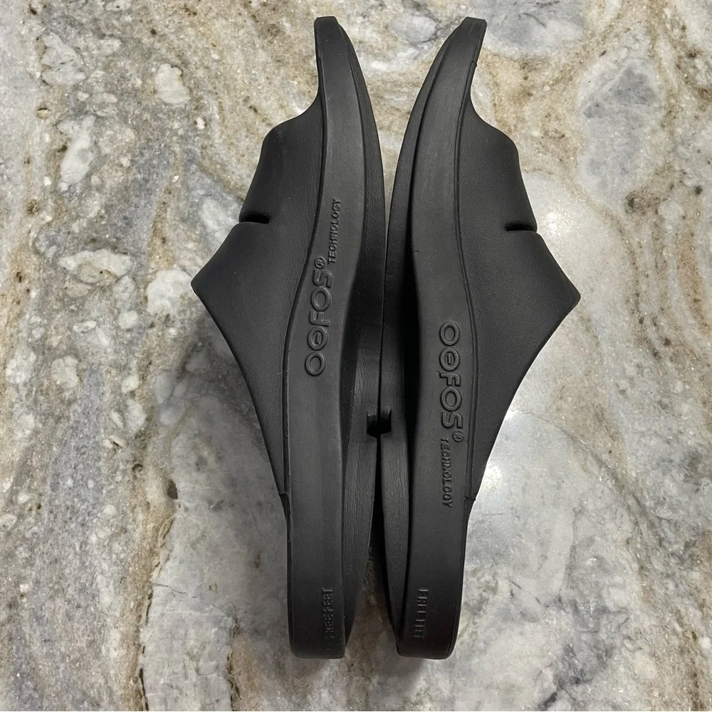 OOFOS OOahh Open Toe Slide Lightweight Recovery Footwear Sandal Black M13  W15